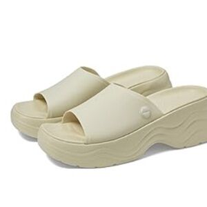 CROCS Women's Cream Mules